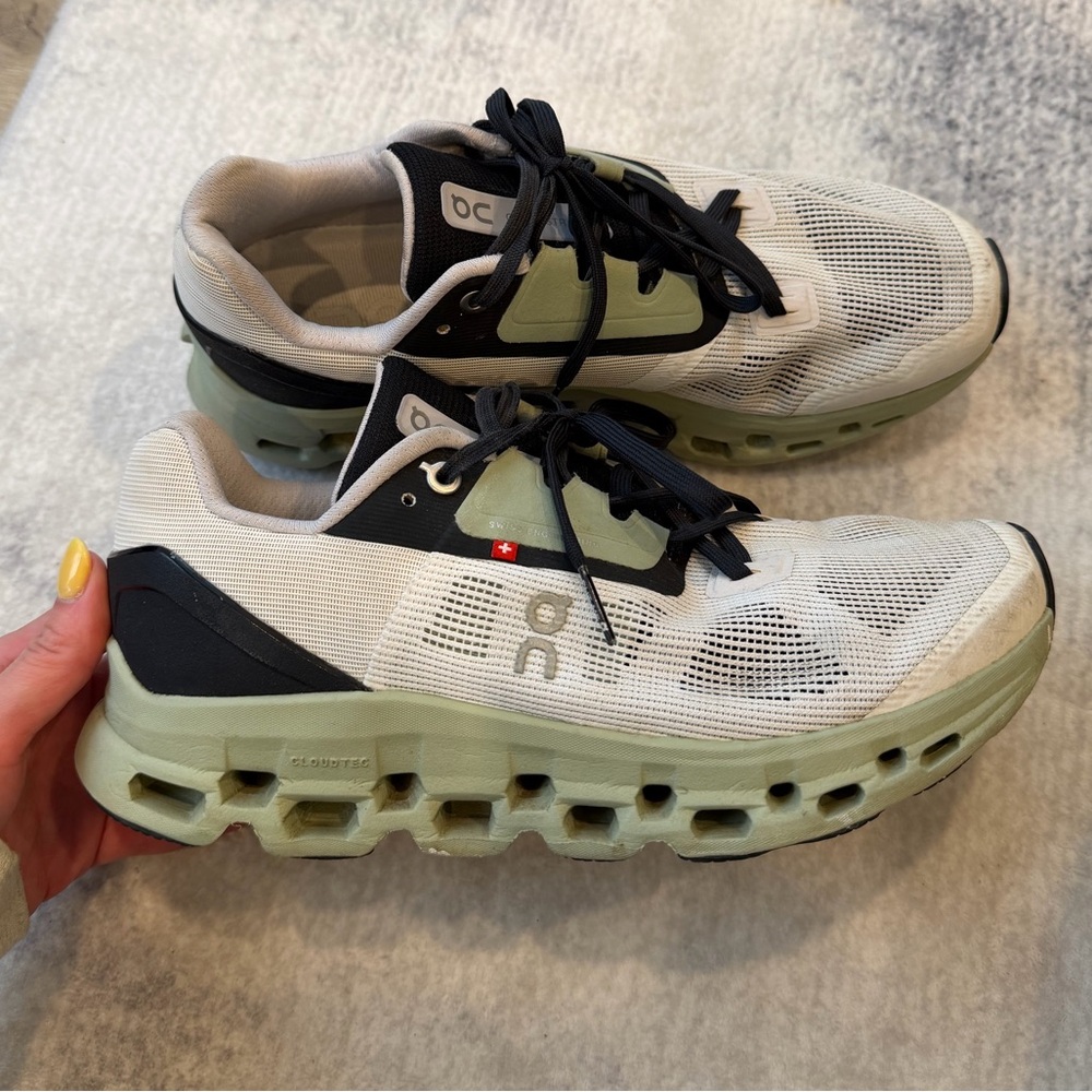 On Cloud Sneakers — Cloudstratus